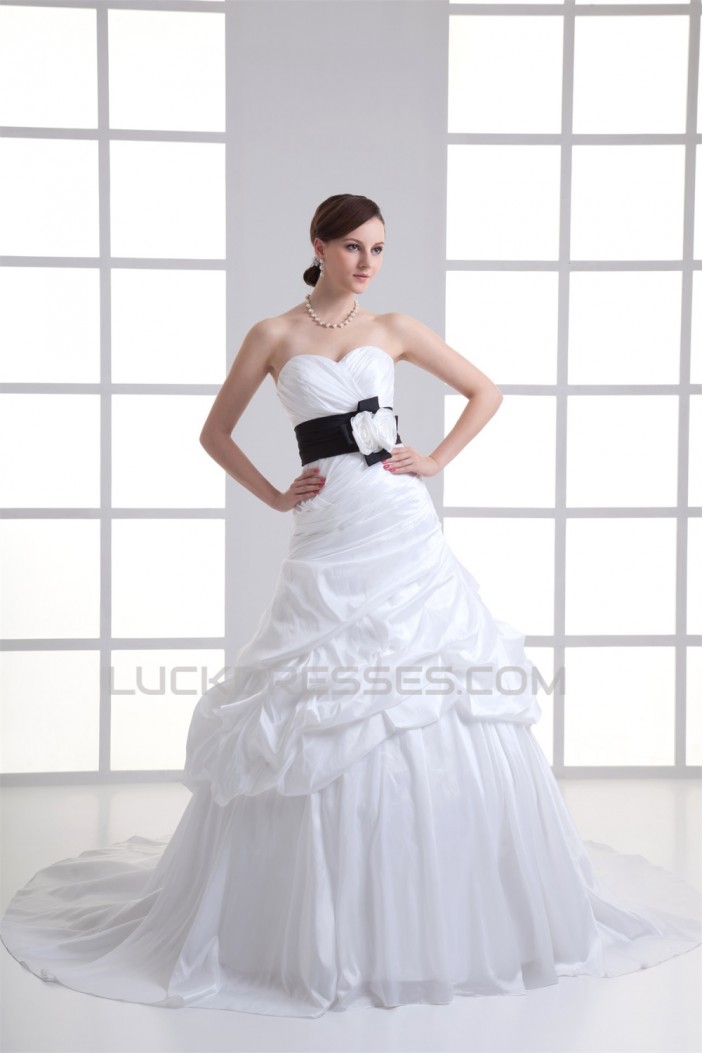 Amazing Sweetheart Sleeveless Taffeta Ball Gown Wedding Dresses 2031117